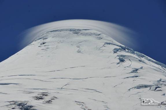 Nuvens de altitude no cume do vulcão Osorno, na região de Puerto Varas, no sul do Chile